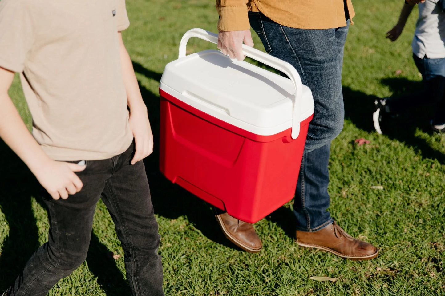 28 QT Outdoor Picnic Camping Cooler, Swing-Away Handle for One-Hand Carrying, Perfect for Picnic Camping Parties